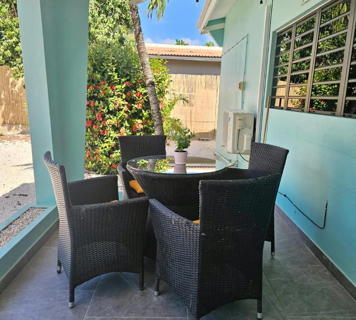 Playa Feliz Apartments Bonaire