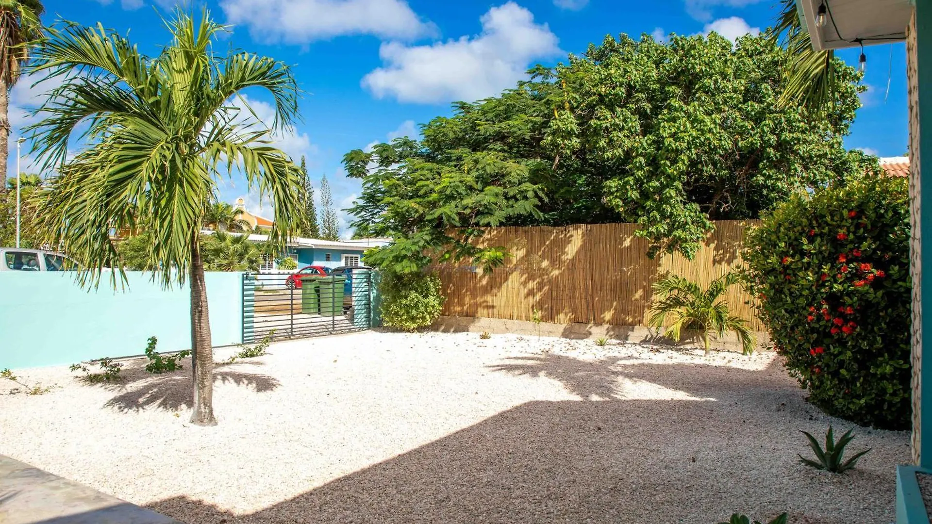 Playa Feliz Apartments Bonaire Кралендейк